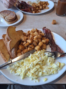 Humpty's Big Plate Diner - Cold Lake-Cold Lake
