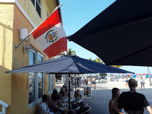 7 Tables On The Beach-Hollywood