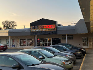 MR MIKES SteakhouseCasual-Terrace